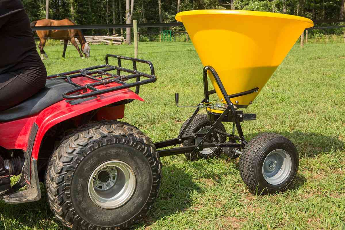 Effective broadcast spreader for your lawn